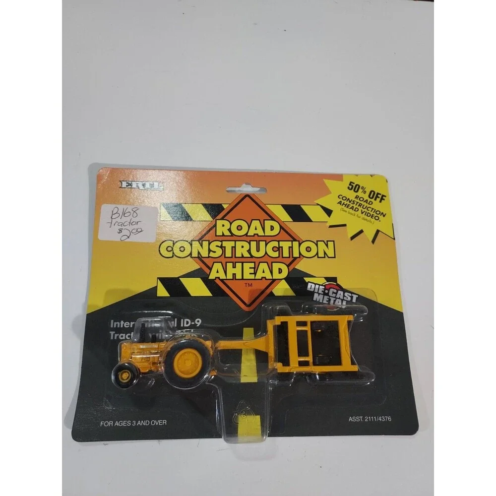 NIP Ertl 4376 Die Cast 1/64 Road Construction Ahead International ID-9 w/Disk